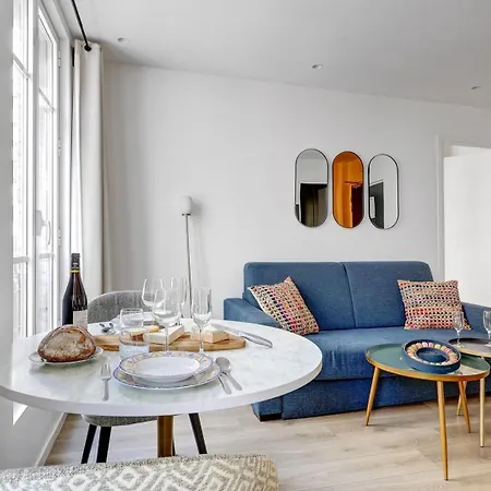 156 Marlene - Superbe à Paris. *